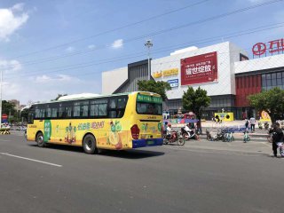 汕头公交车身广告公司:为什么投放车身广告和车身广告的优势
